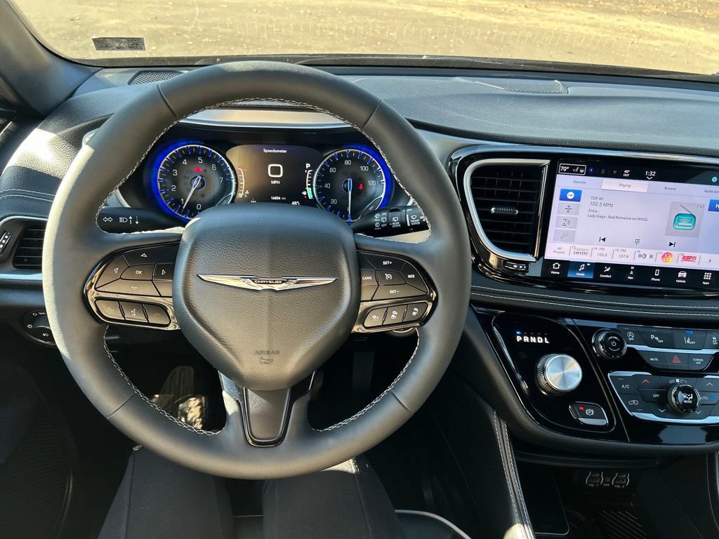 Used 2025 Chrysler Pacifica Limited image 22