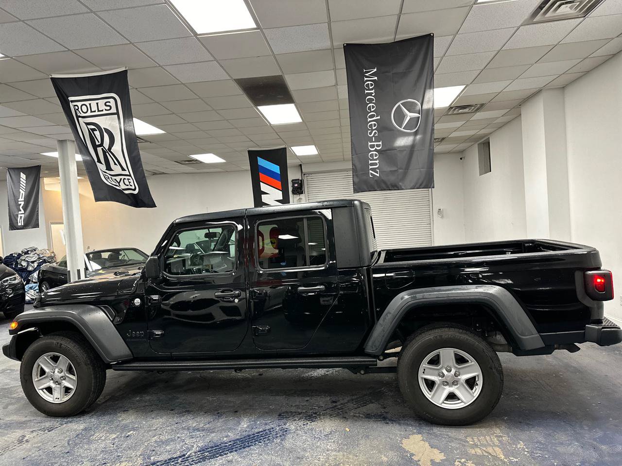 Used 2020 Jeep Gladiator Sport w/ Quick Order Package 24S AWD/4WD image 11