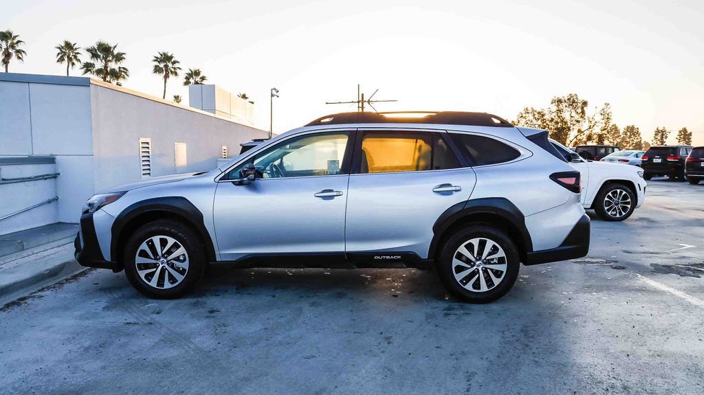 Used 2025 Subaru Outback Premium image 14