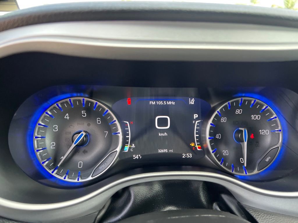 Used 2024 Chrysler Pacifica Touring FWD image 26