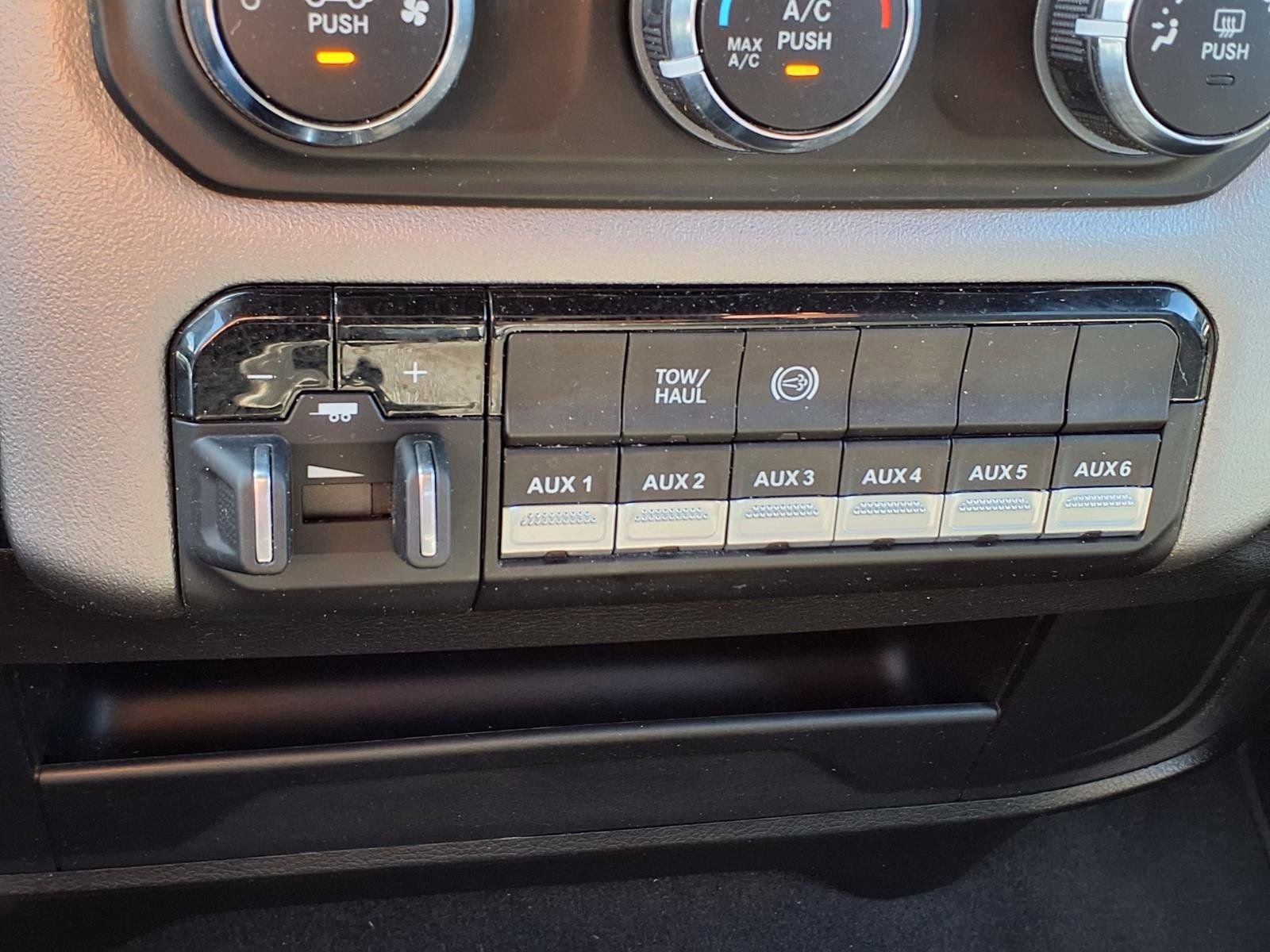 Used 2024 RAM 3500 SLT w/ Quick Order Package 2YG SLT AWD/4WD image 13