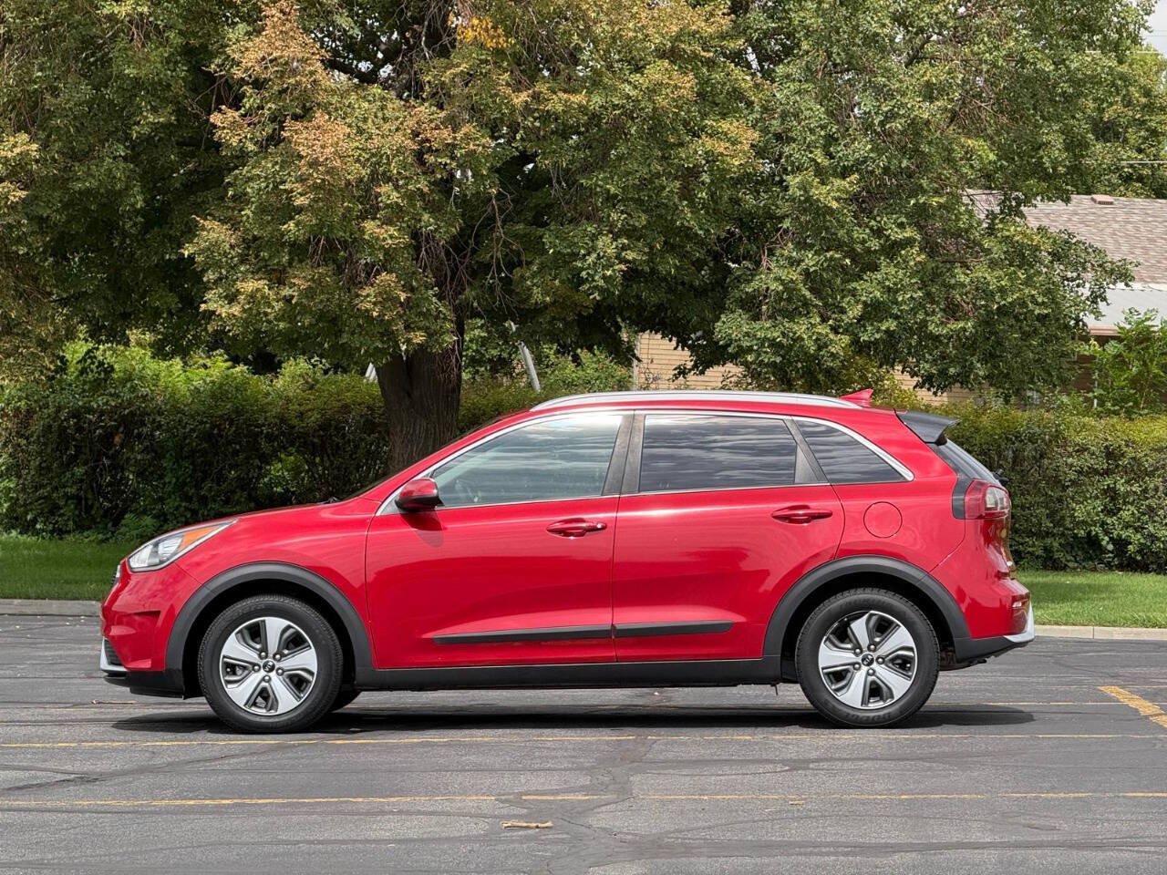 Used 2019 Kia Niro LX FWD image 2
