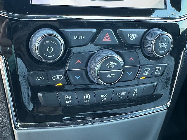 Used 2021 Jeep Grand Cherokee Laredo X AWD/4WD image 32