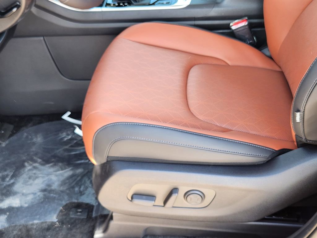 New 2026 Kia Carnival SX image 8