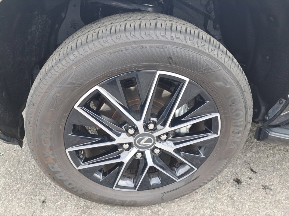 Used 2024 Lexus GX 550 image 26