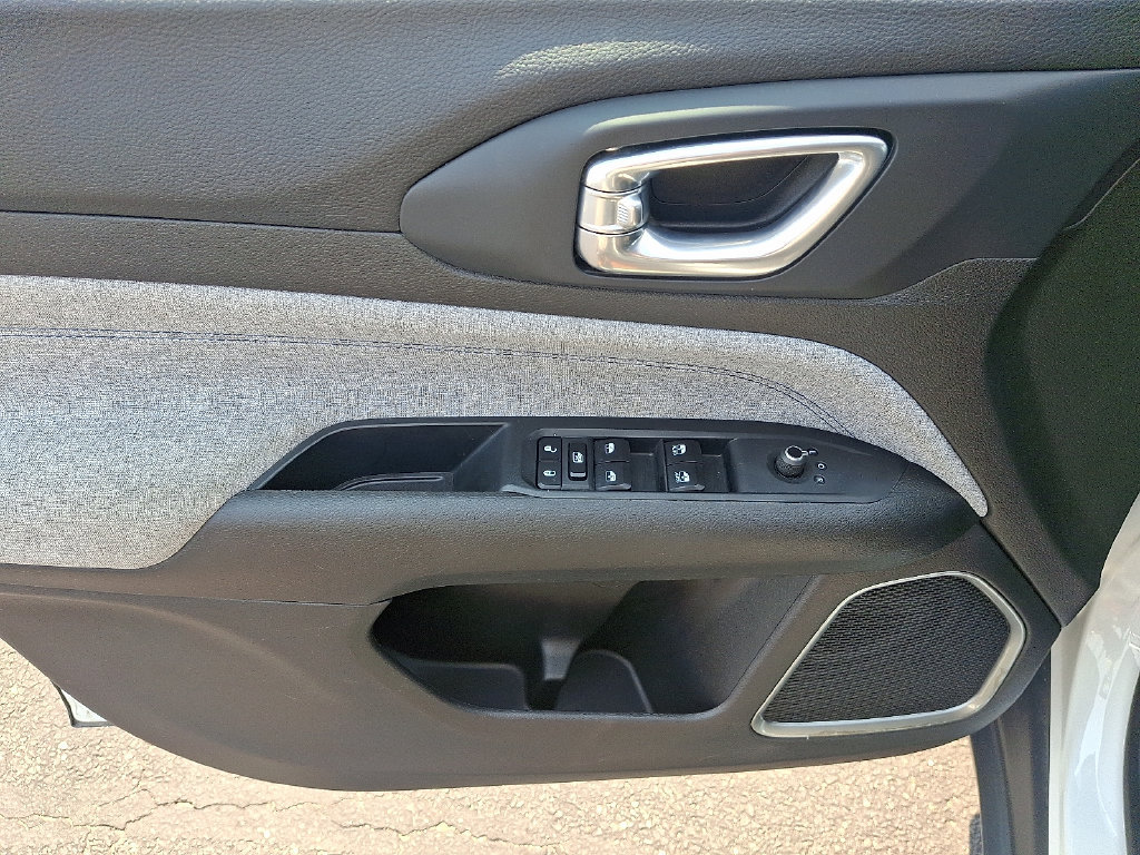 Used 2024 Jeep Compass Latitude AWD/4WD image 13