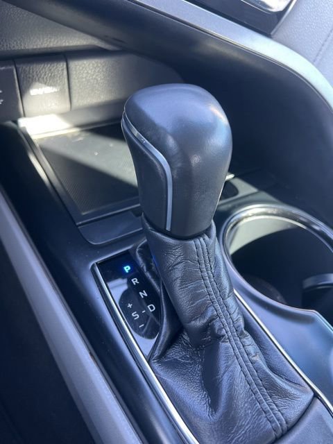 Used 2019 Toyota Camry SE w/ Carpet Mat Package image 15