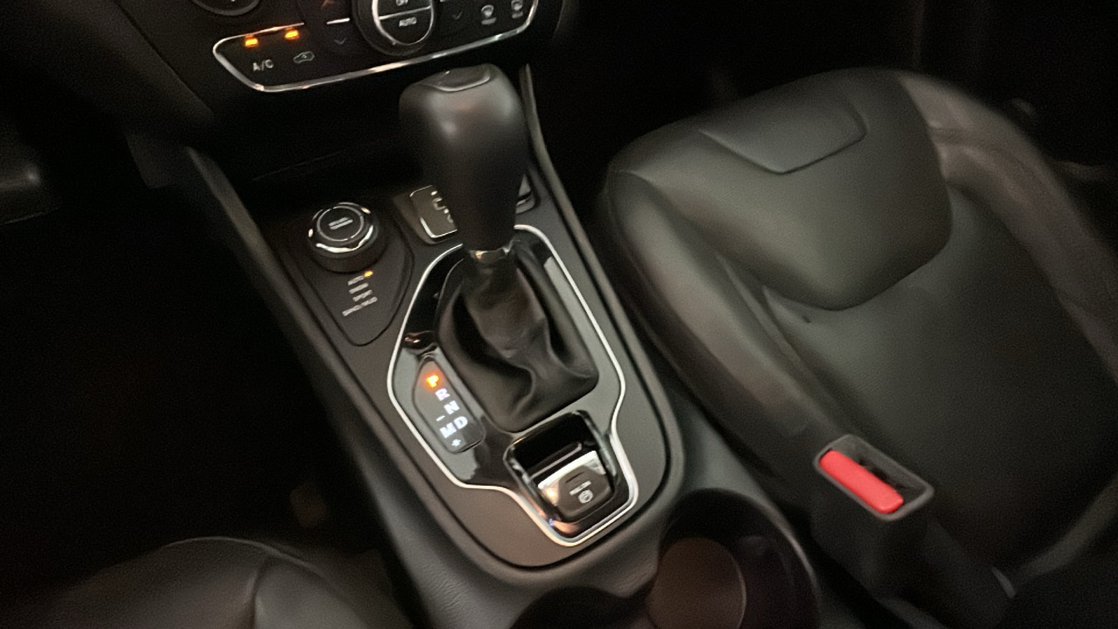 Used 2020 Jeep Cherokee Limited AWD/4WD image 25