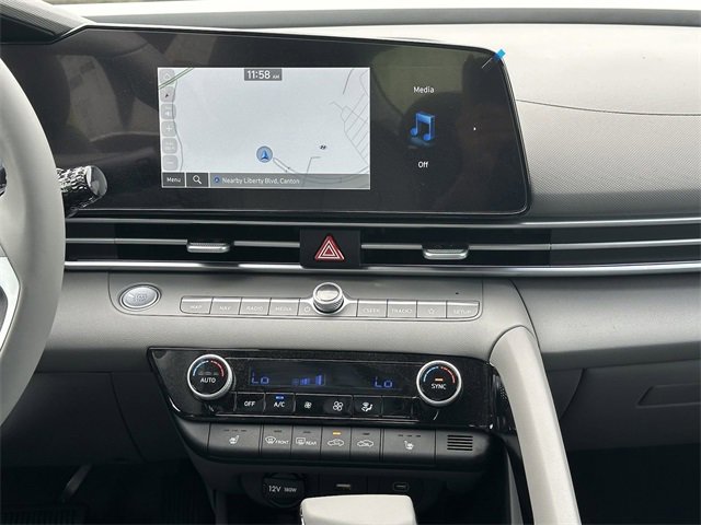 Used 2024 Hyundai Elantra SEL w/ Convenience Package image 31