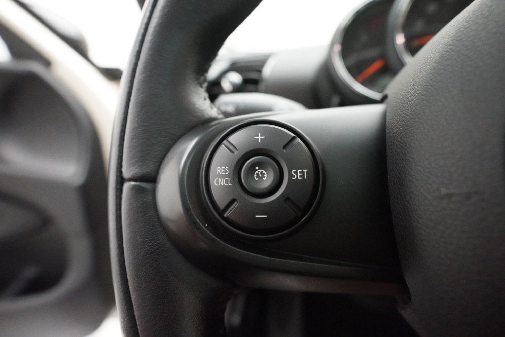 Used 2016 MINI Cooper Clubman FWD image 17