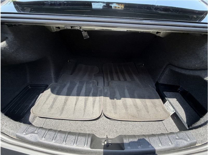 Used 2018 BMW 320i Sedan RWD image 24