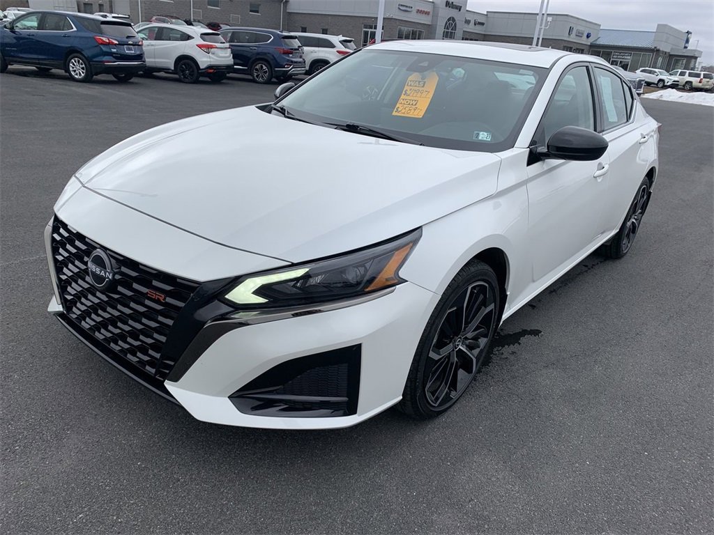 Used 2024 Nissan Altima 2.5 SR w/ SR Premium Package image 4