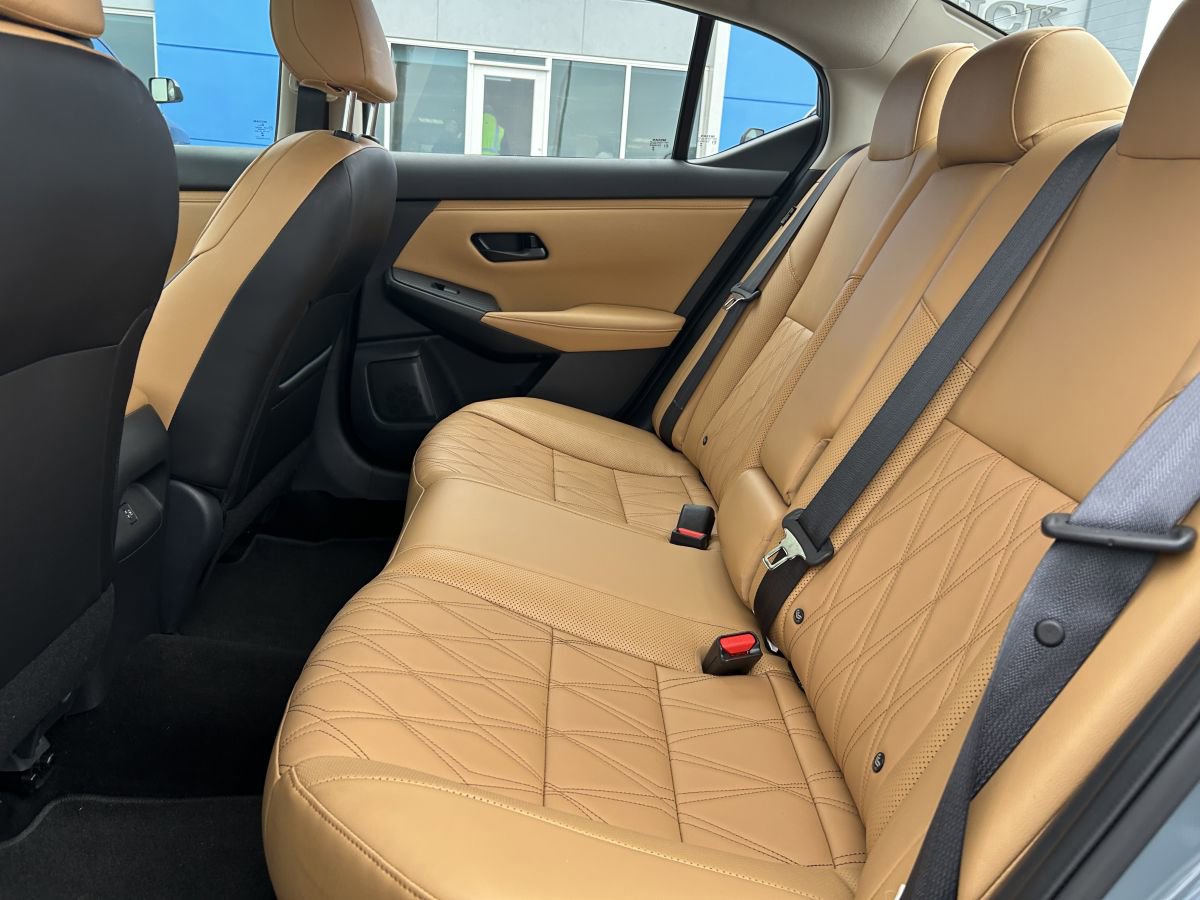 Used 2025 Nissan Sentra SV w/ SV Premium Package image 9