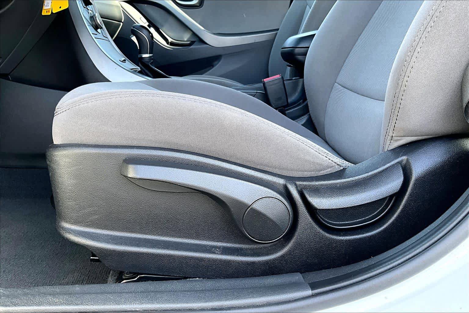 Used 2016 Hyundai Elantra SE FWD image 31