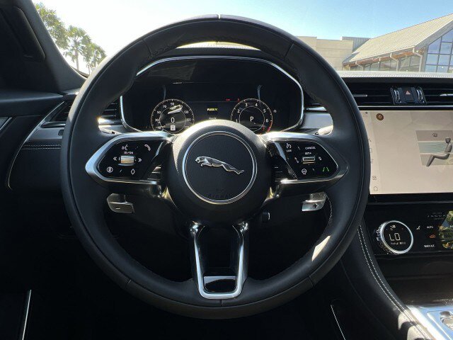 Used 2025 Jaguar F-PACE R-Dynamic S AWD/4WD image 35
