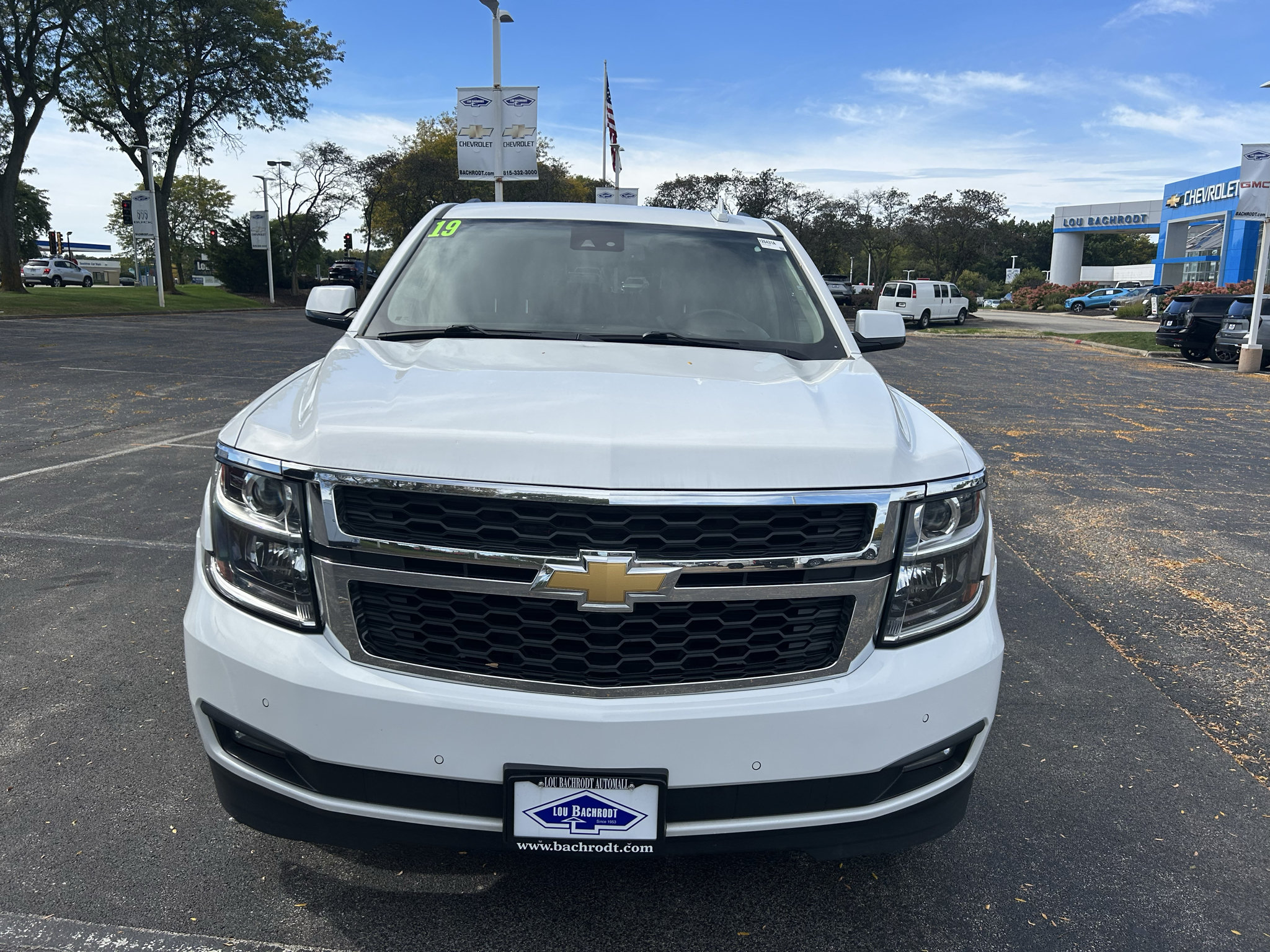 Used 2019 Chevrolet Suburban LT RWD image 2