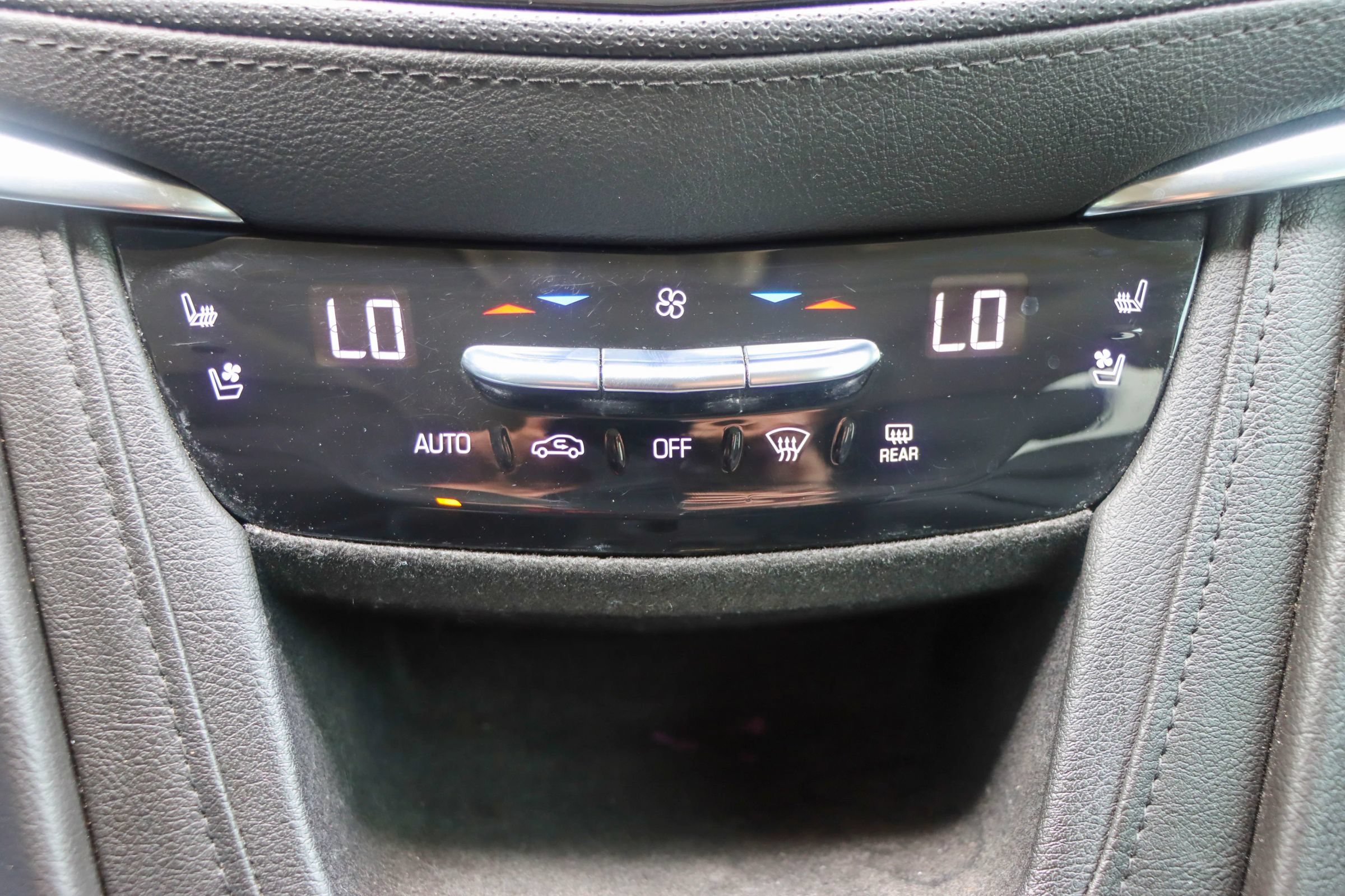 Used 2019 Cadillac XT5 Premium Luxury w/ Driver Assist Package FWD image 38