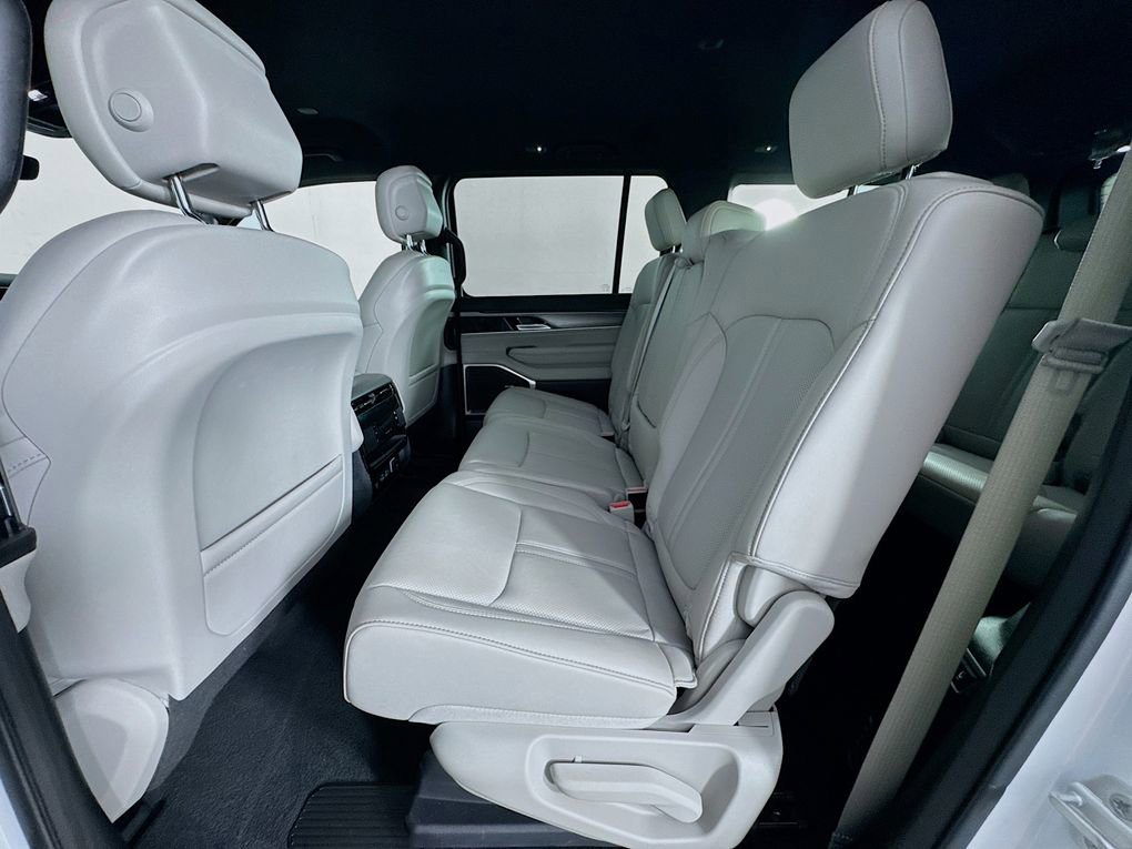 Used 2025 Jeep Wagoneer Series II w/ 8-Passenger Seating Package image 22