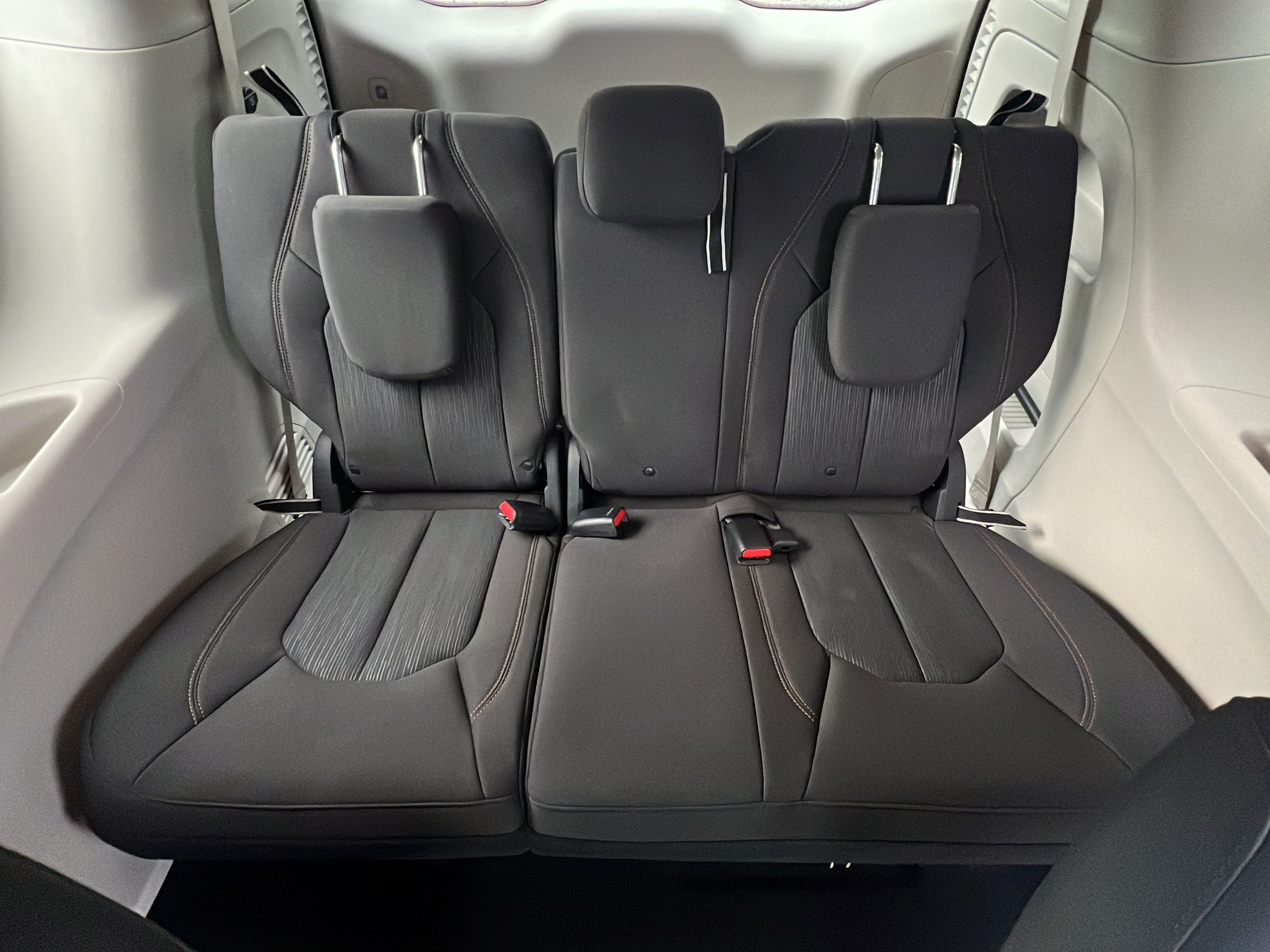 Used 2019 Chrysler Pacifica Touring Plus w/ Advanced Safetytec Group FWD image 11