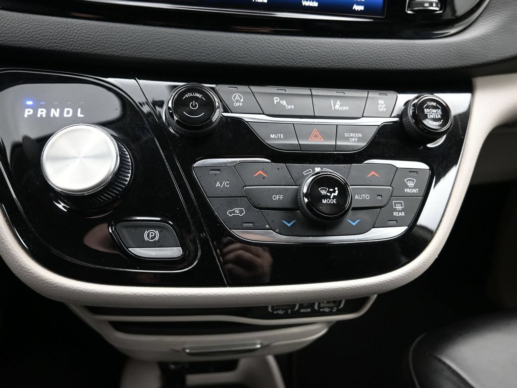 Certified 2023 Chrysler Pacifica Touring-L FWD image 19