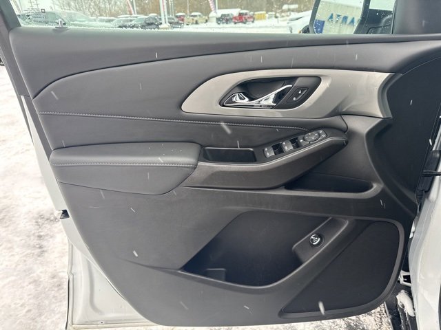 Used 2023 Chevrolet Traverse LT image 9