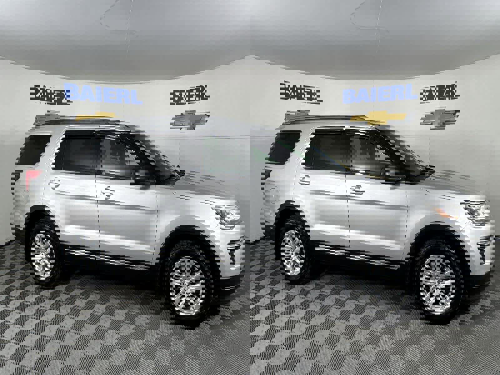 Used 2018 Ford Explorer XLT image 6