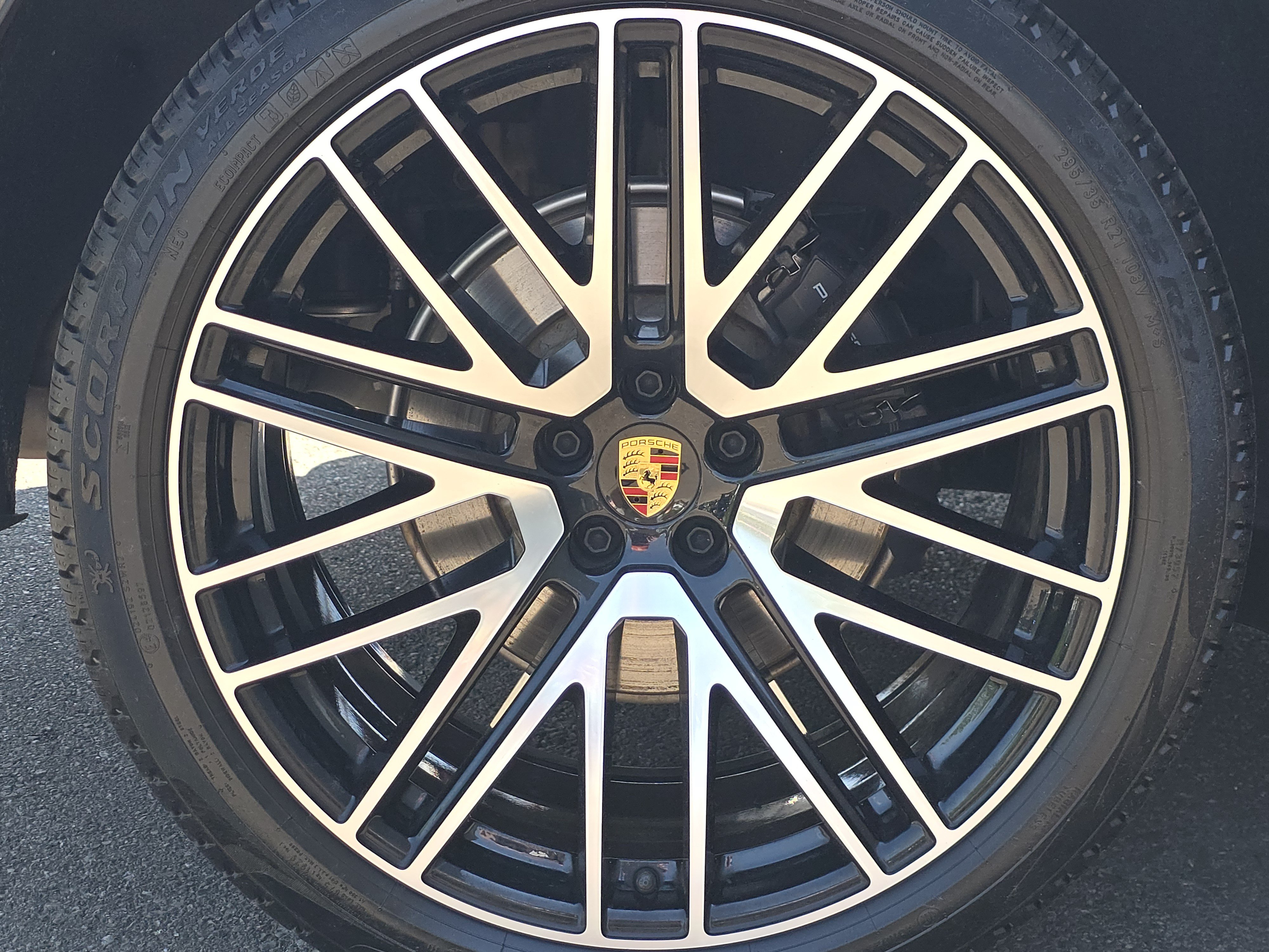 Certified 2026 Porsche Macan AWD/4WD image 11