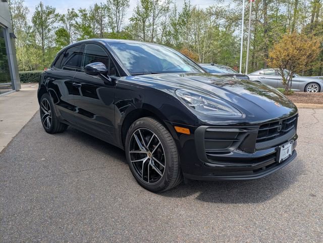 Used 2025 Porsche Macan AWD/4WD image 10