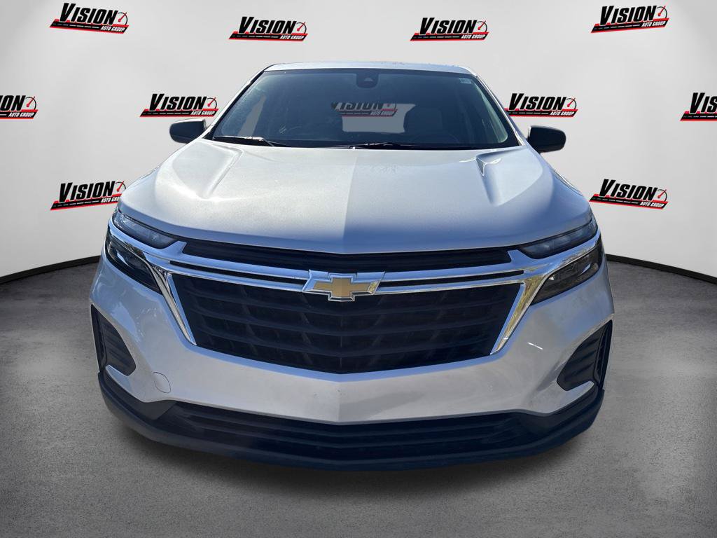 Used 2022 Chevrolet Equinox LS w/ LS Convenience Package FWD image 2