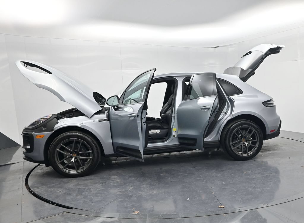 Used 2024 Porsche Macan Turbo AWD/4WD image 78