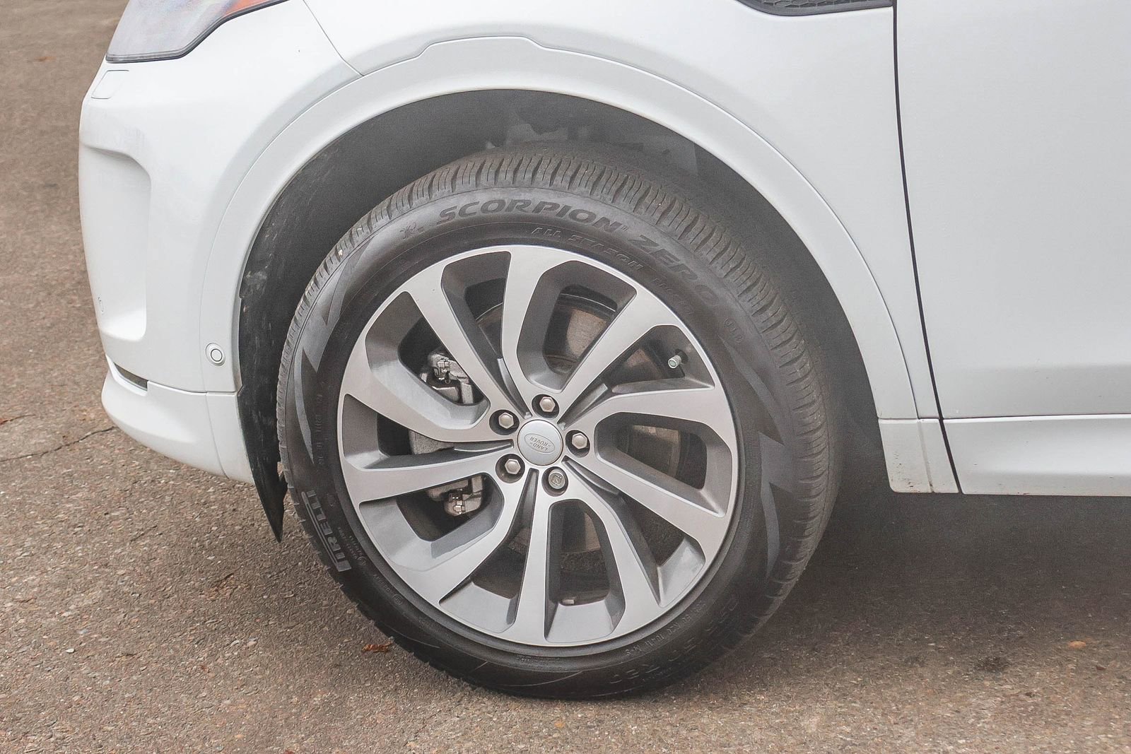 Used 2025 Land Rover Discovery Sport S image 9