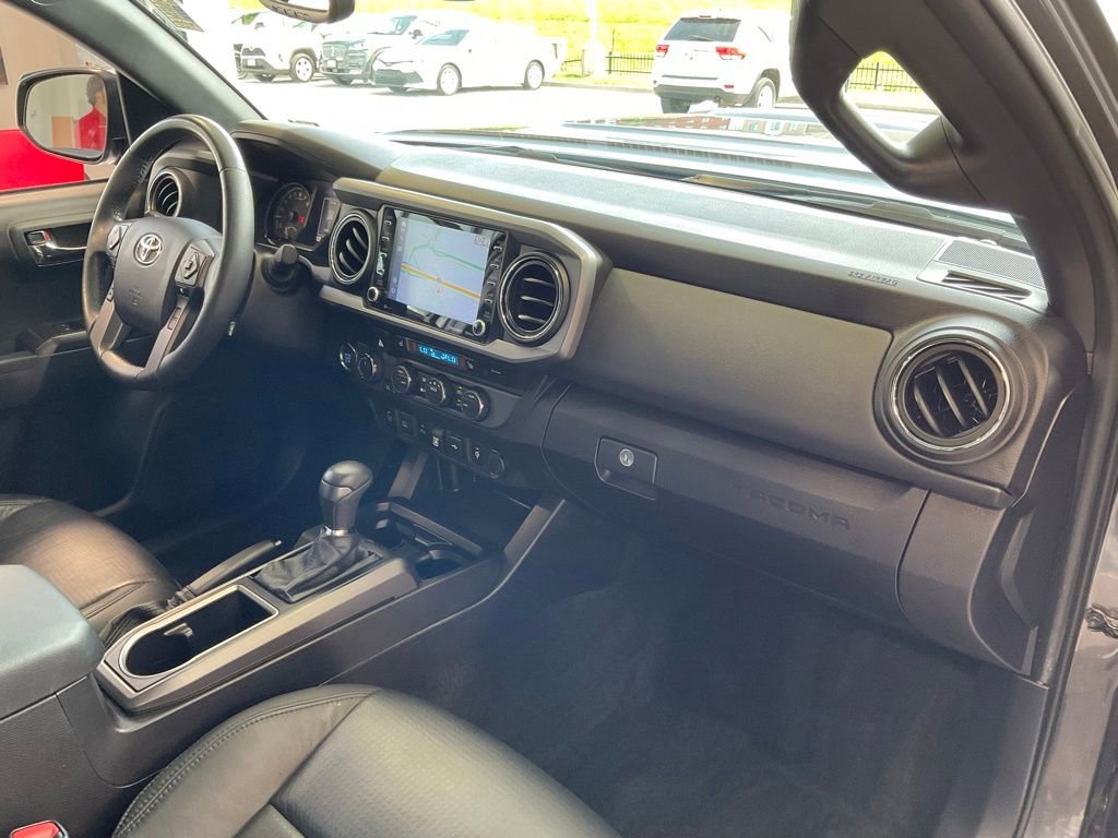 Used 2021 Toyota Tacoma TRD Sport w/ TRD Premium Sport Package AWD/4WD image 19