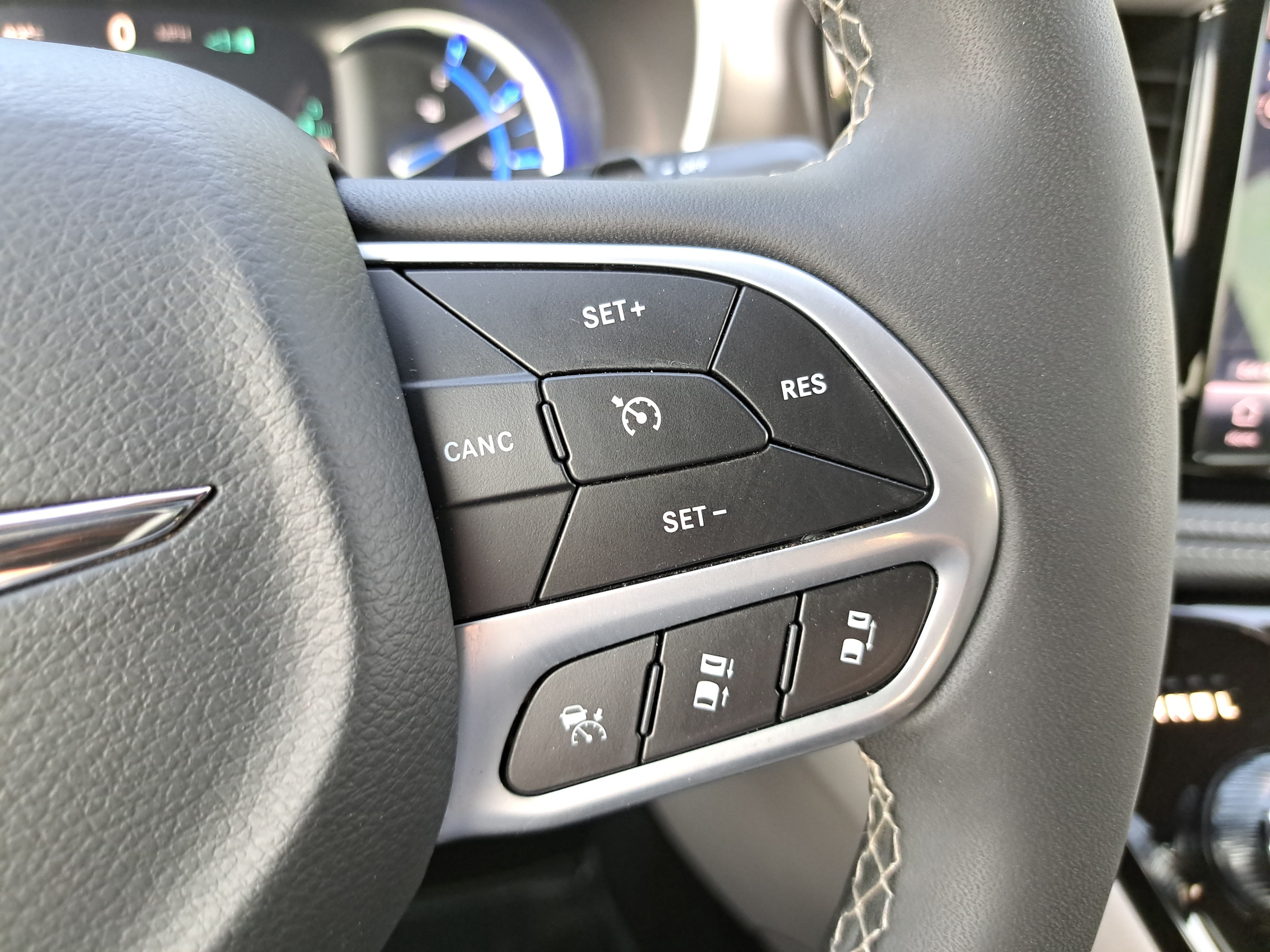 Used 2024 Chrysler Pacifica Limited FWD image 19