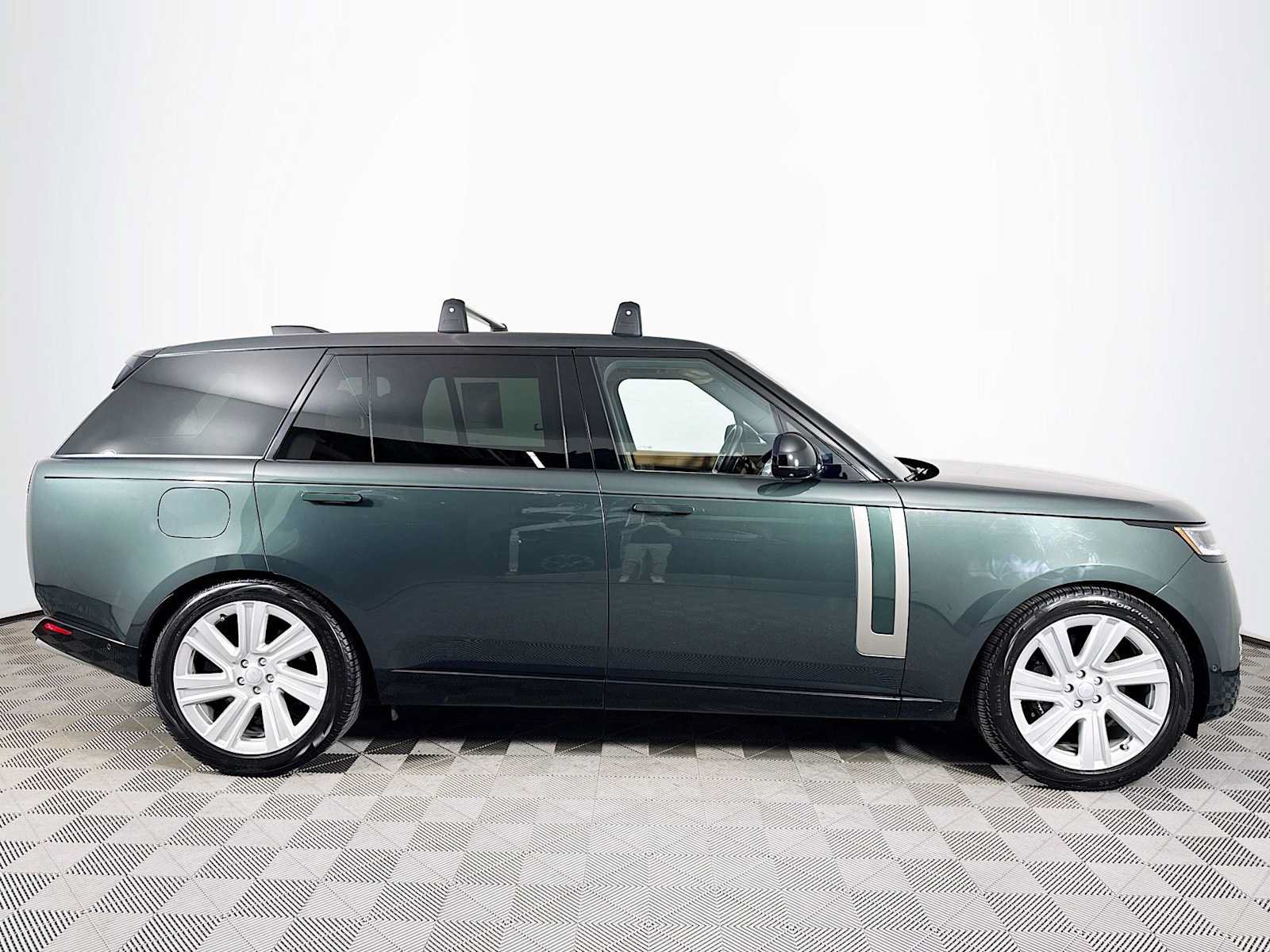 Used 2022 Land Rover Range Rover Long Wheelbase SE AWD/4WD image 4