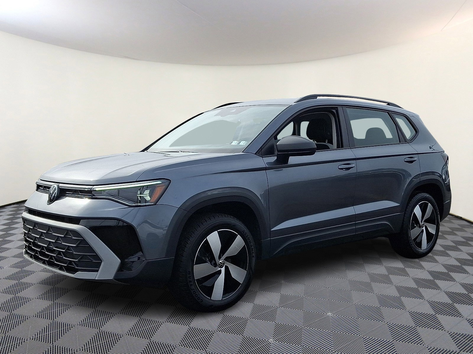 Certified 2025 Volkswagen Taos S image 3