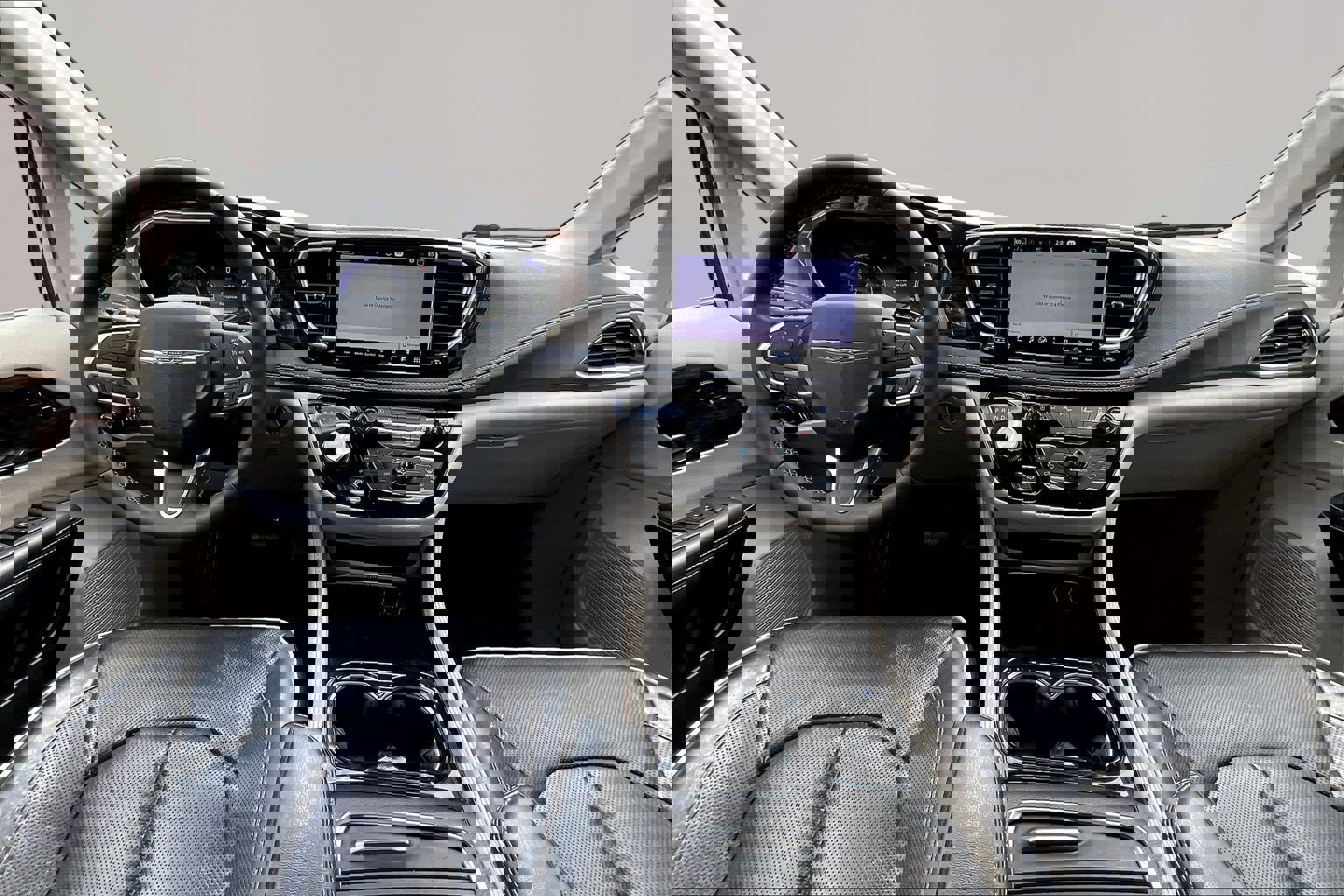 Used 2023 Chrysler Pacifica Limited image 7