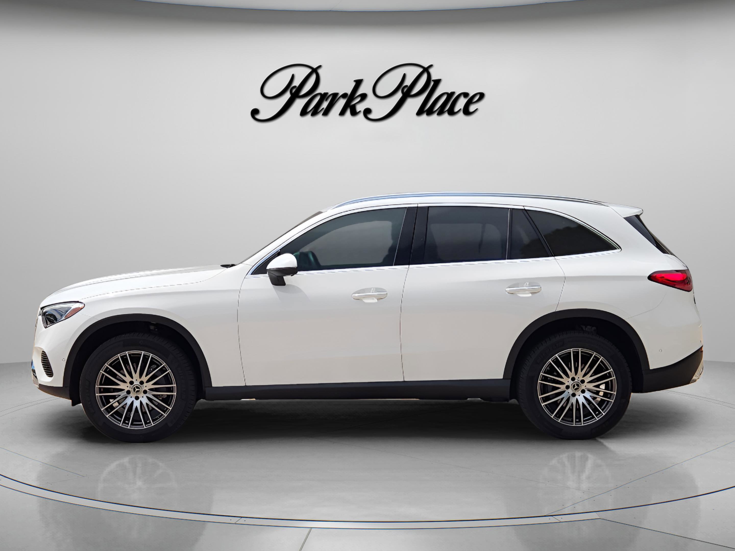 Certified 2025 Mercedes-Benz GLC 300 4MATIC image 2