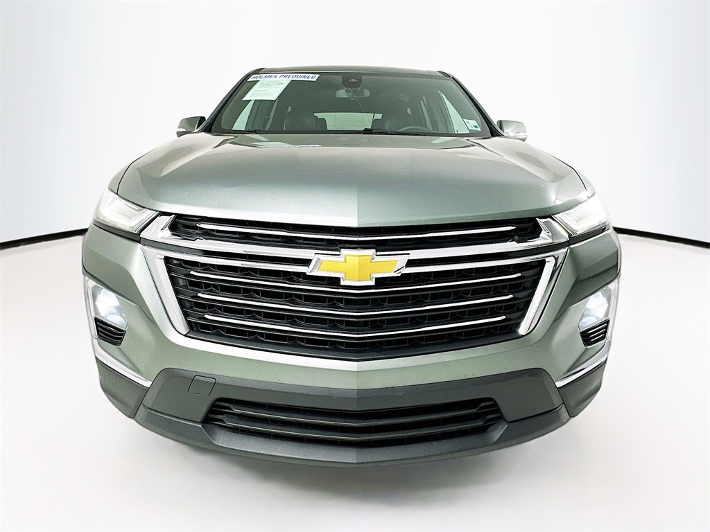 Used 2023 Chevrolet Traverse LT image 2