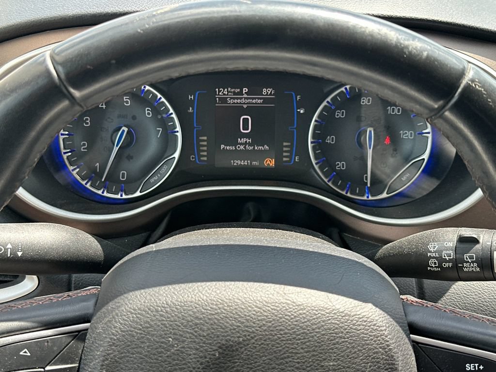 Used 2017 Chrysler Pacifica Touring-L FWD image 28