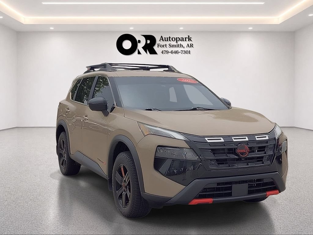 Used 2025 Nissan Rogue SV AWD/4WD image 1