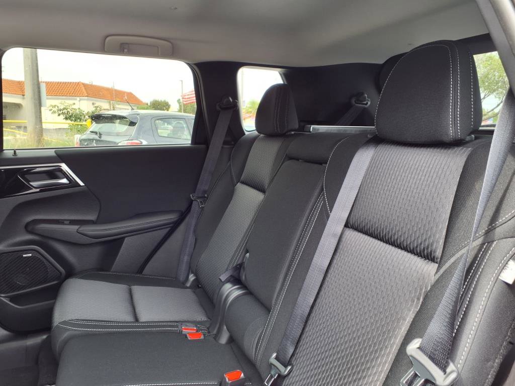 New 2025 Mitsubishi Outlander ES image 14