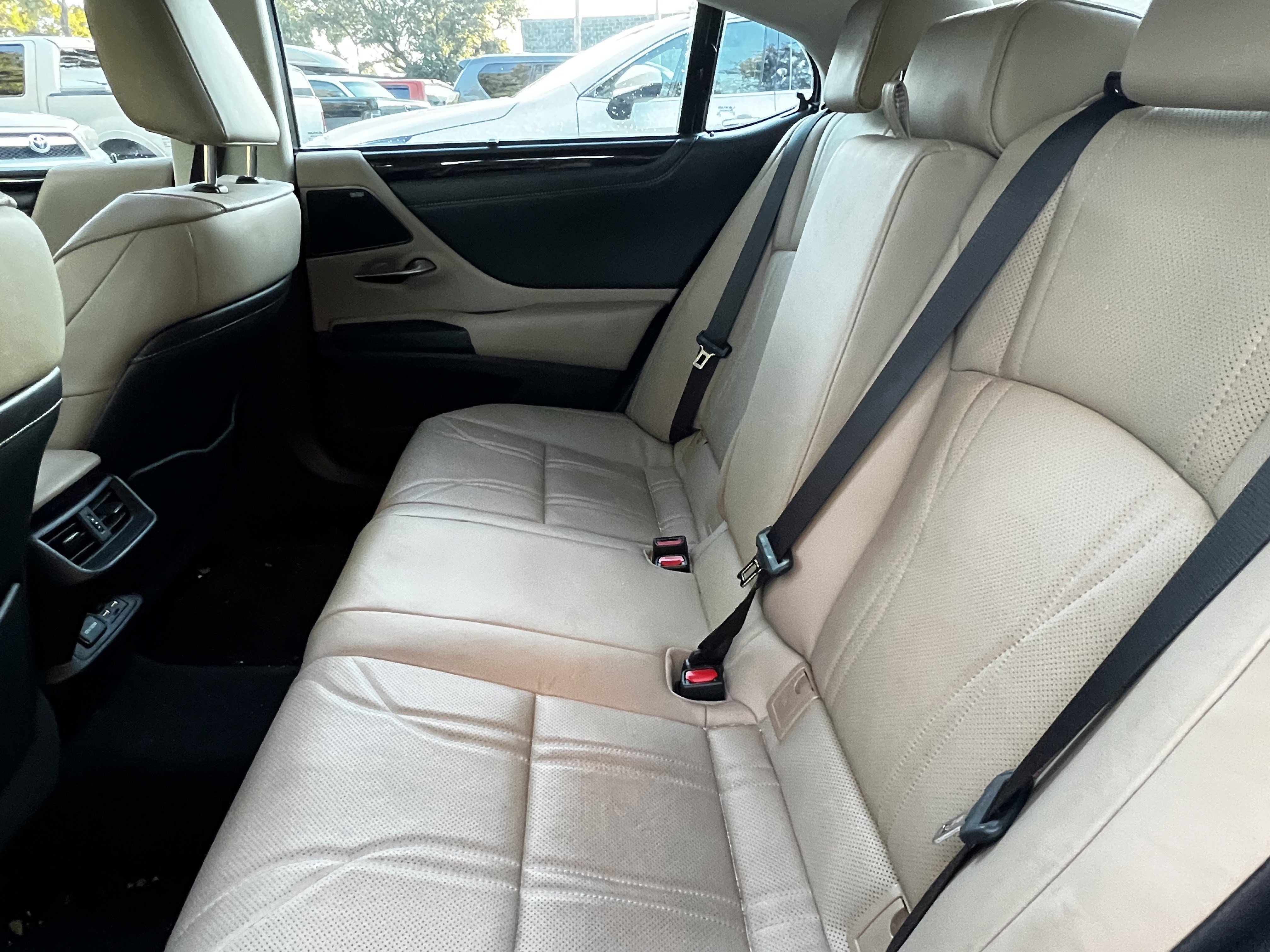 Used 2021 Lexus ES 300h Ultra Luxury w/ Accessory Package 2 image 32