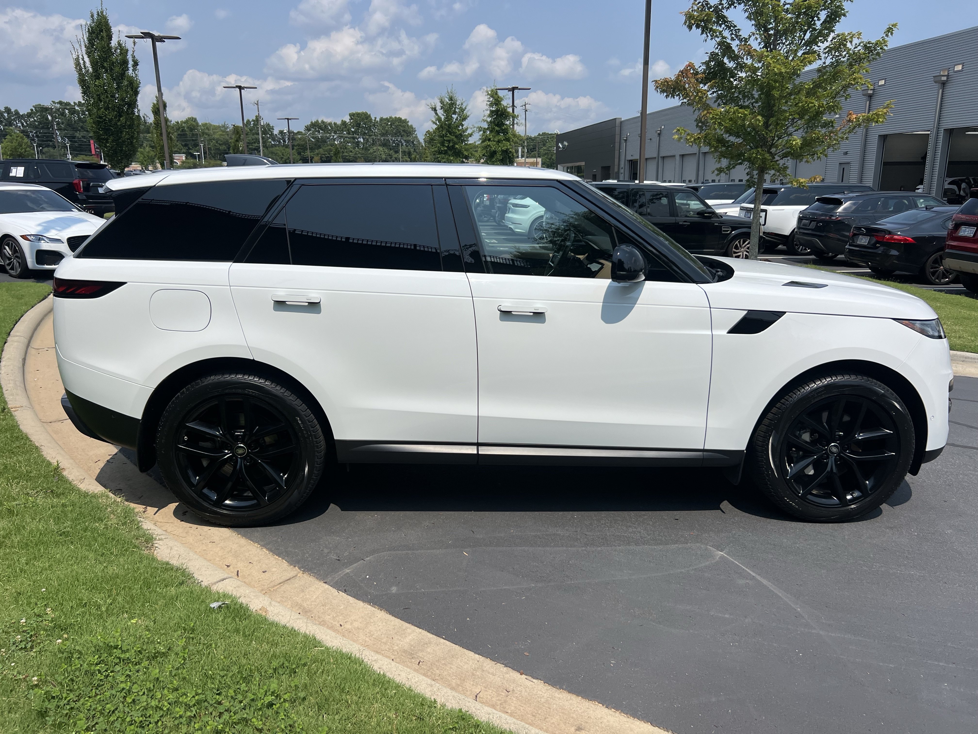 Certified 2024 Land Rover Range Rover Sport SE AWD/4WD image 6