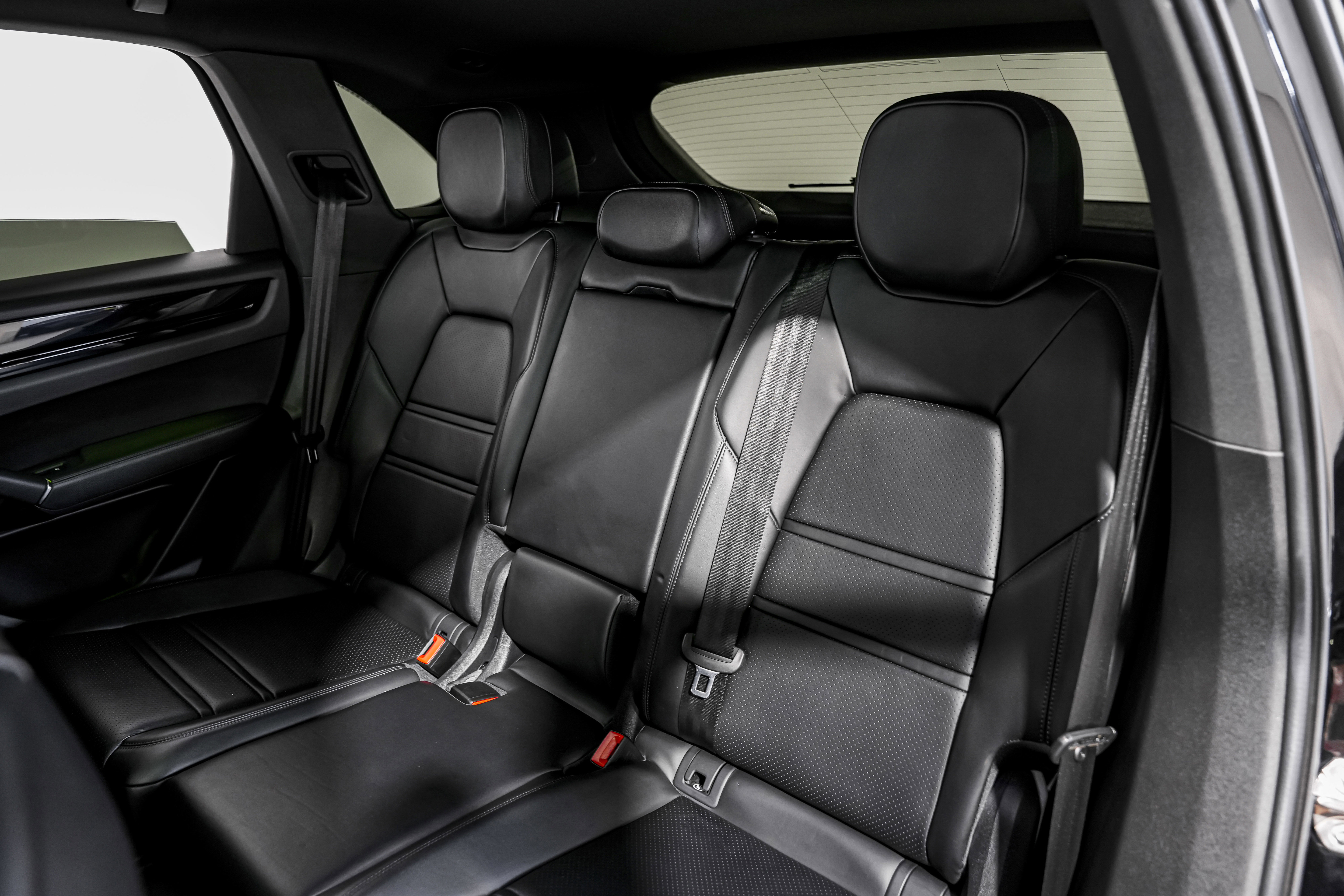 Used 2022 Porsche Cayenne S image 32