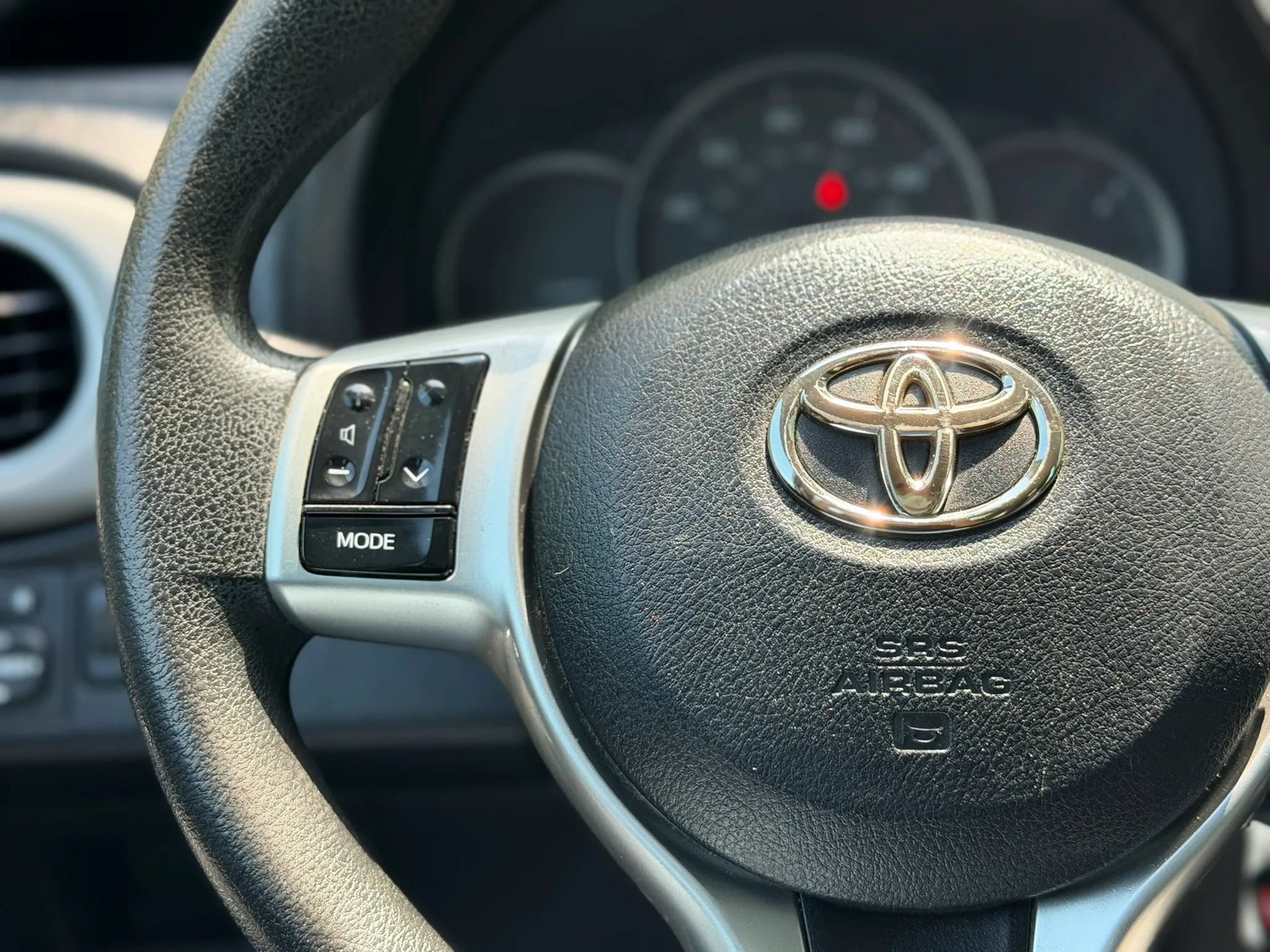 Used 2012 Toyota Yaris LE FWD image 17