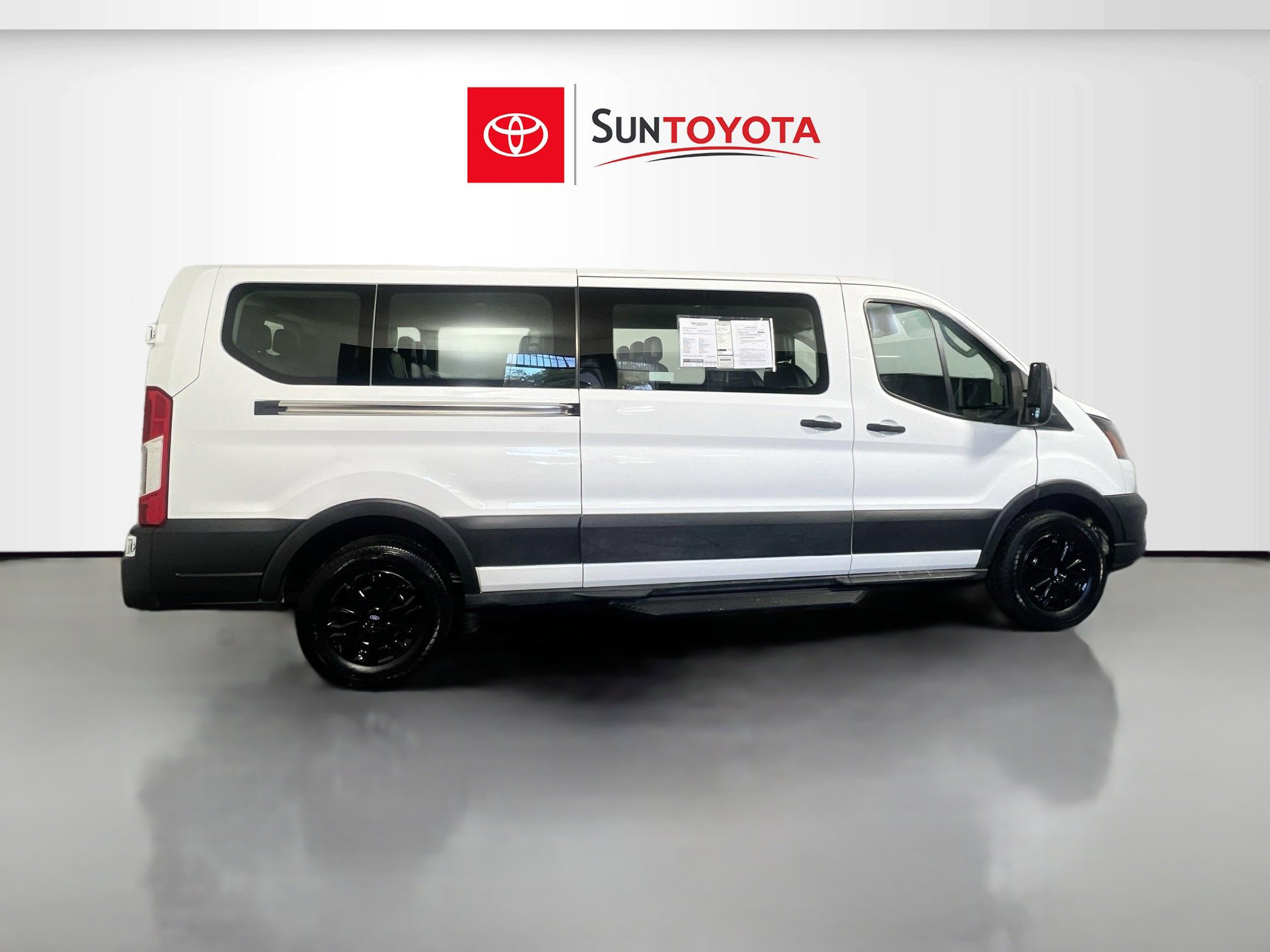 Used 2023 Ford Transit 350 XL image 2