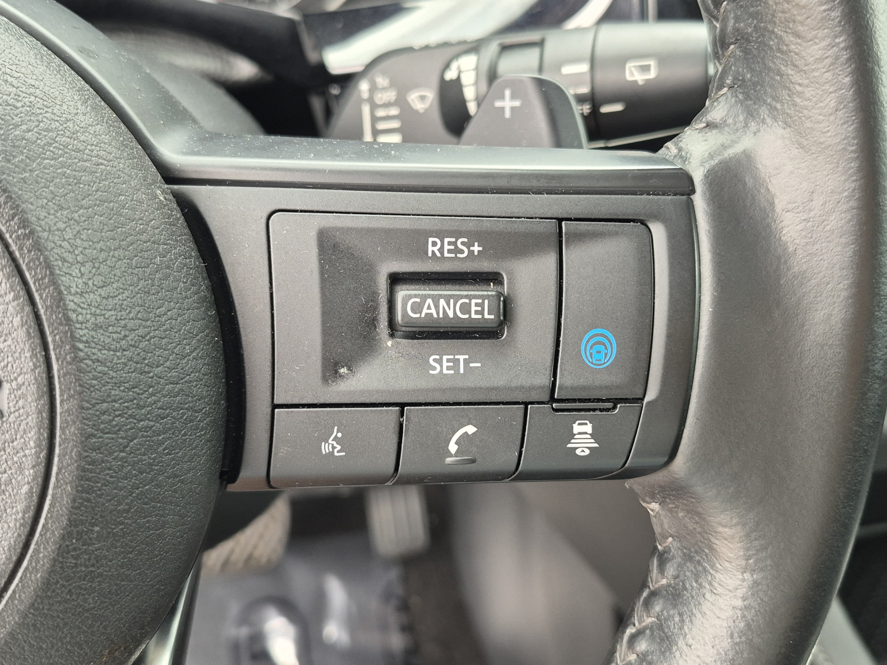 Certified 2025 Nissan Pathfinder SV FWD image 30