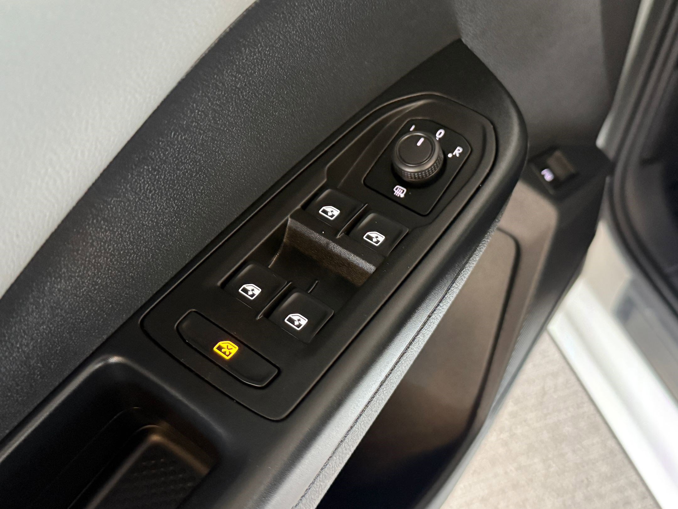 Certified 2023 Volkswagen Taos SE image 22