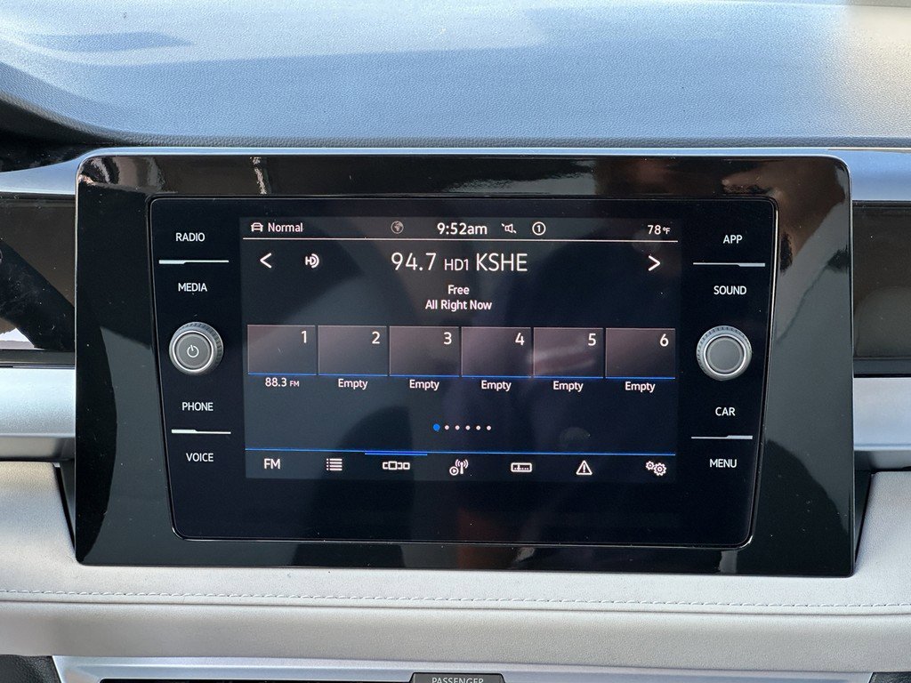 New 2025 Volkswagen Taos SE image 11