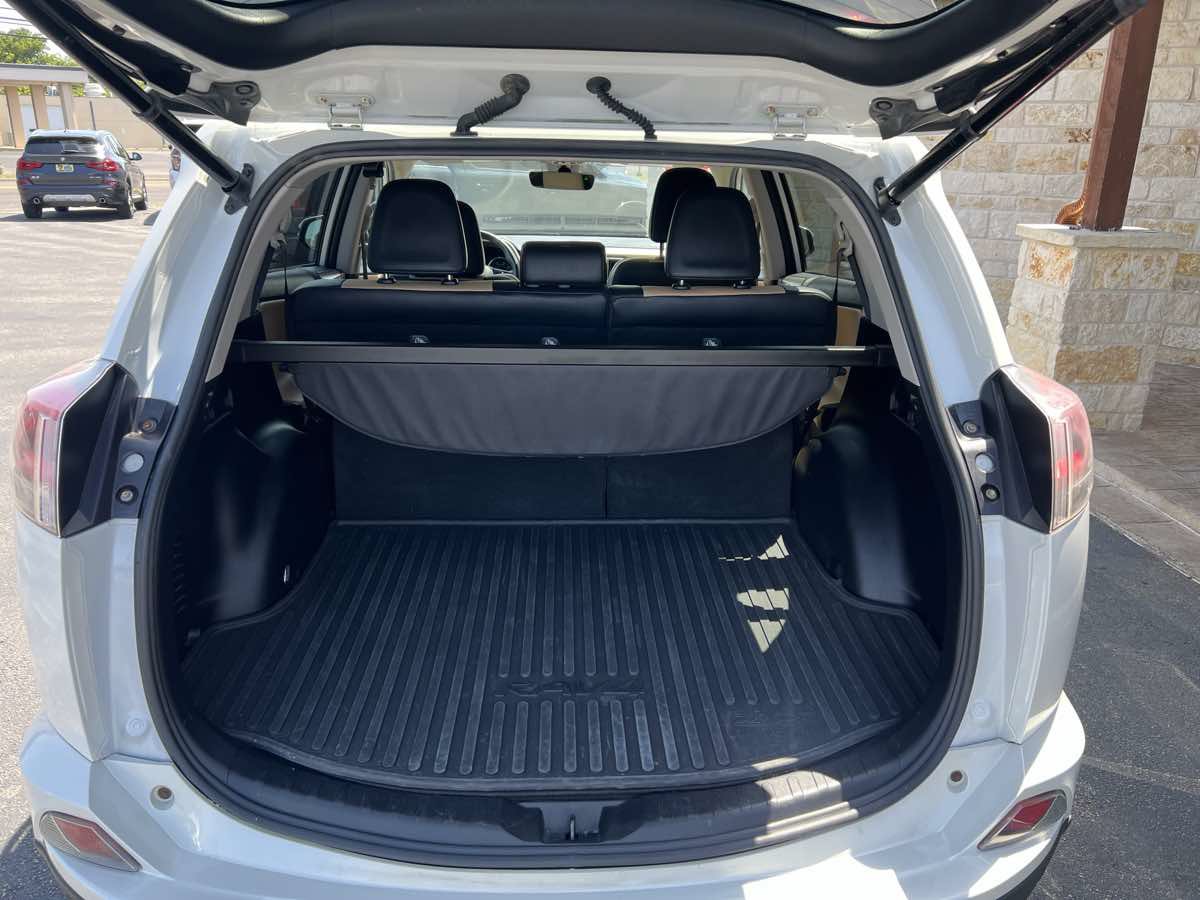 Used 2016 Toyota RAV4 Limited FWD image 8